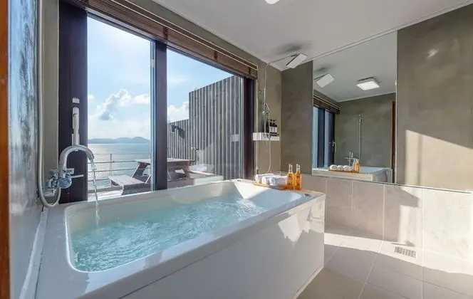 Deluxe Tek Büyük Yataklı Oda, Jakuzi, Okyanus Manzaralı (MobyDick)