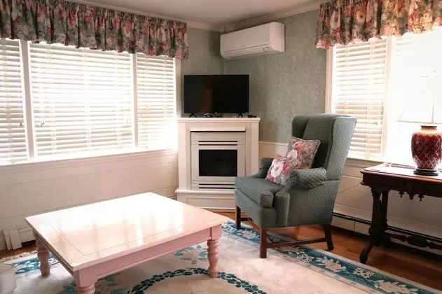 Luxury Tek Büyük Yataklı Oda, Banyolu/Duşlu, Bahçe Manzaralı (Barn Suite 1)