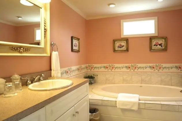 Luxury Tek Büyük Yataklı Oda, Banyolu/Duşlu, Bahçe Manzaralı (Barn Suite 1)