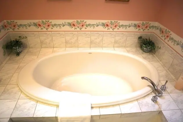 Luxury Tek Büyük Yataklı Oda, Banyolu/Duşlu, Bahçe Manzaralı (Barn Suite 1)