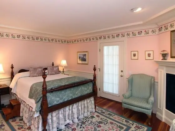 Superior Tek Büyük Yataklı Oda, Banyolu/Duşlu, Avlu Manzaralı (Carriage House 2)