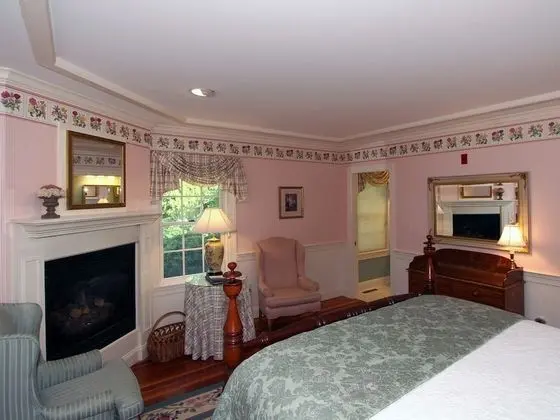 Superior Tek Büyük Yataklı Oda, Banyolu/Duşlu, Avlu Manzaralı (Carriage House 2)