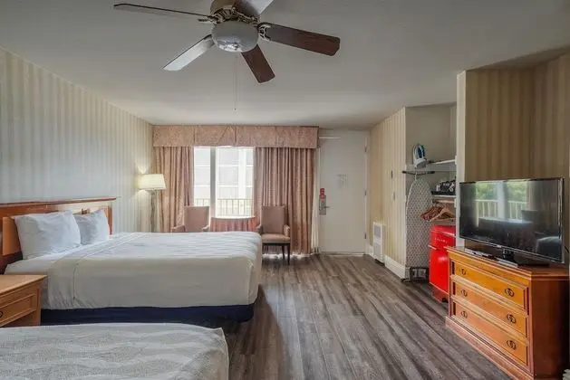 Standard Room, Two Queen Beds, Disability Access. (2 Queen Beds)