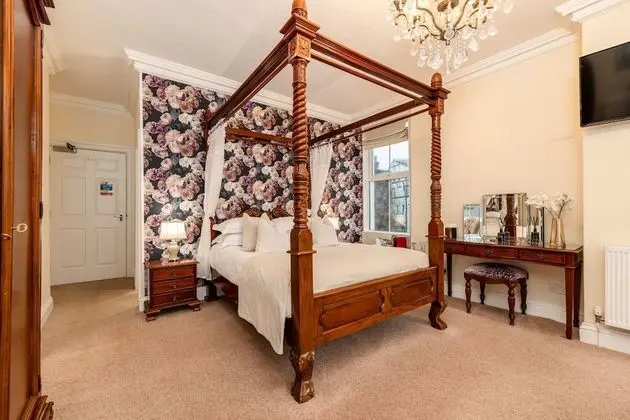Luxury Tek Büyük Yataklı Oda (Four Poster)