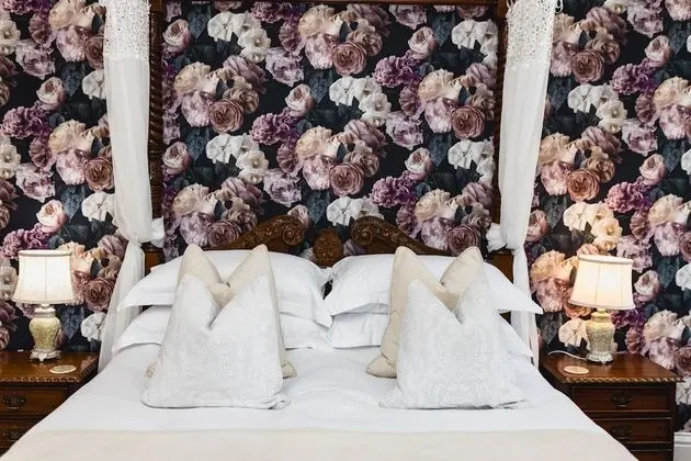 Luxury Tek Büyük Yataklı Oda (Four Poster)