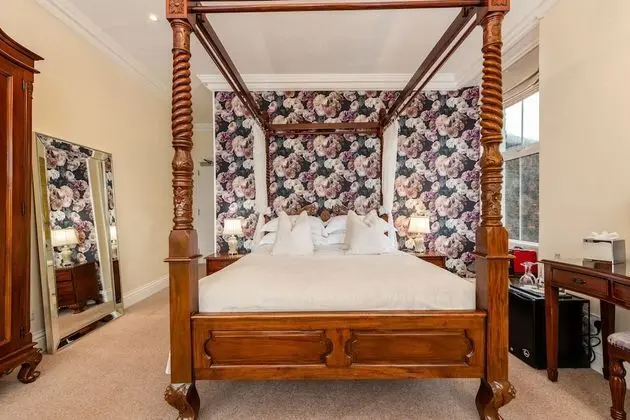 Luxury Tek Büyük Yataklı Oda (Four Poster)