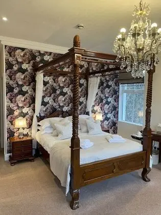 Luxury Tek Büyük Yataklı Oda (Four Poster)