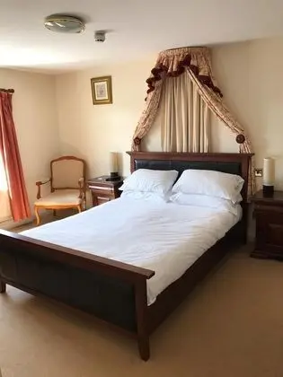Traditional Tek Büyük Yataklı Oda