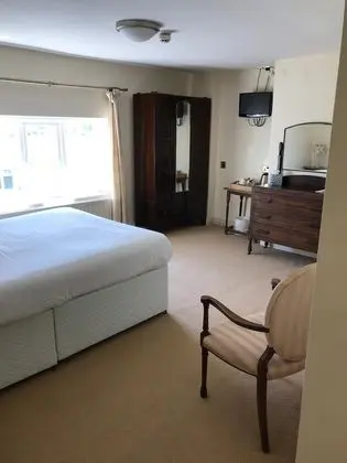 Traditional Tek Büyük Yataklı Oda