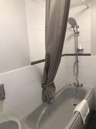 İki Ayrı Yataklı Oda, Banyolu/Duşlu