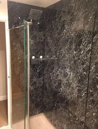 Tek Büyük Yataklı Oda, Banyolu/Duşlu, Zemin Kat