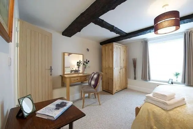 King Room (Holly)