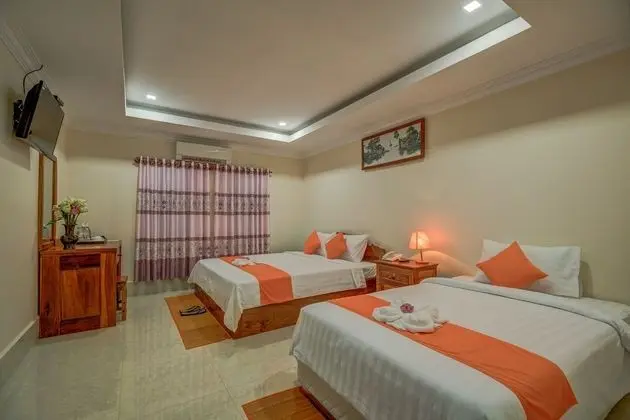 Family Suite - 2 King Beds for 4 adults