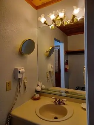 Creekview Kitchenette