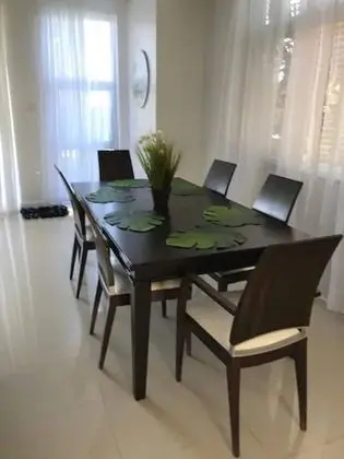 Odada yemek servisi