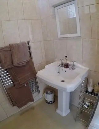 Standard Tek Büyük Yataklı Oda (Cream Room)