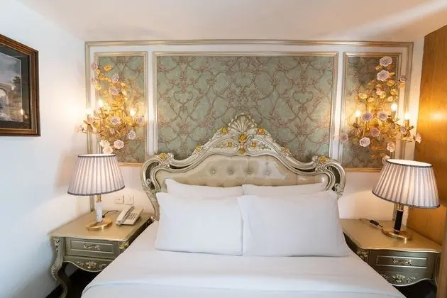 Deluxe Tek Büyük Yataklı Oda (with Window)