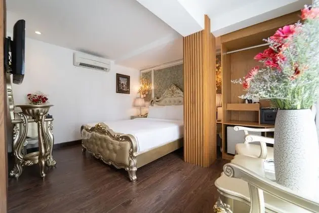 Deluxe Tek Büyük Yataklı Oda (with Window)