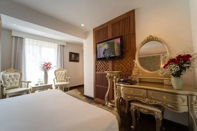 Deluxe Tek Büyük Yataklı Oda (with Window)