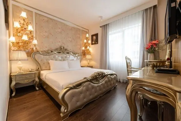 Deluxe Tek Büyük Yataklı Oda (with Window)