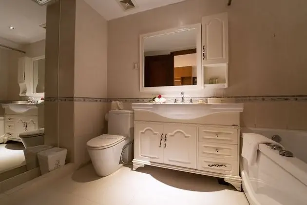 Deluxe Tek Büyük Yataklı Oda (with Window)