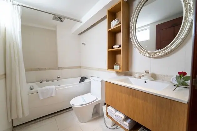 Deluxe Tek Büyük Yataklı Oda (with Window)