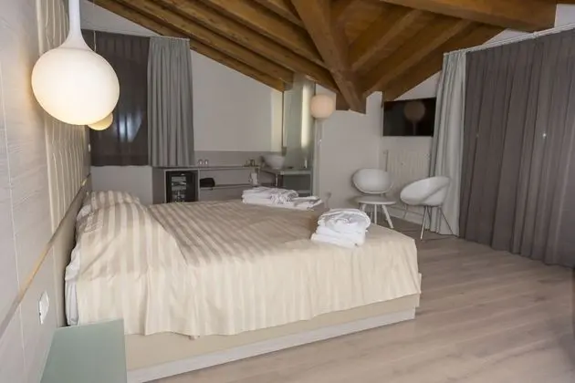 Junior Suite, 1 Bedroom, Bathtub, Mountain View