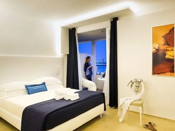 Tek Büyük Yataklı Oda, Balkon, Denize Sıfır