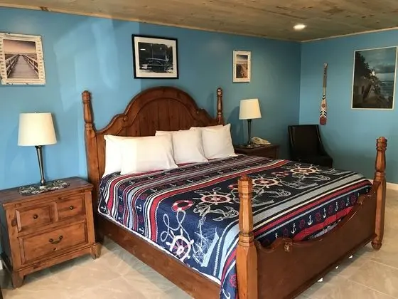Deluxe Room, 1 King Bed, Accessible, Refrigerator & Microwave