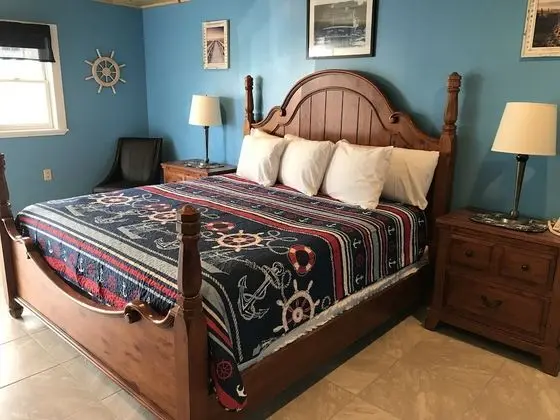 Deluxe Room, 1 King Bed, Accessible, Refrigerator & Microwave