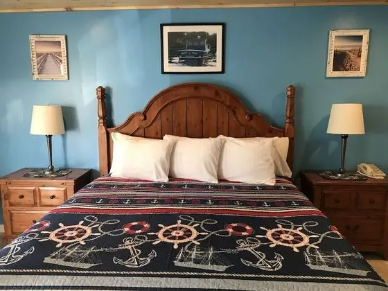Deluxe Room, 1 King Bed, Accessible, Refrigerator & Microwave