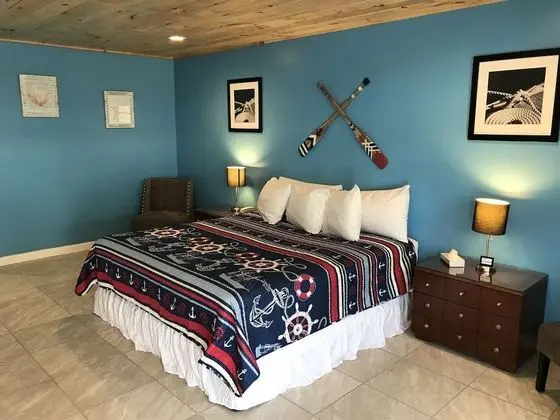 Deluxe Room, 1 King Bed, Accessible, Refrigerator & Microwave