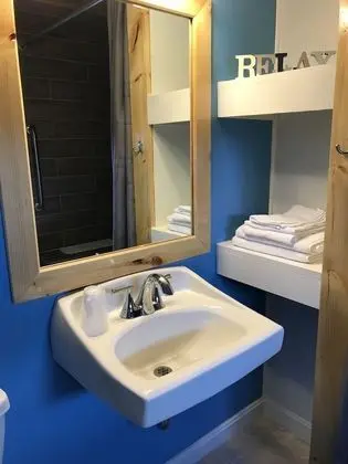 Deluxe Room, 1 King Bed, Accessible, Refrigerator & Microwave
