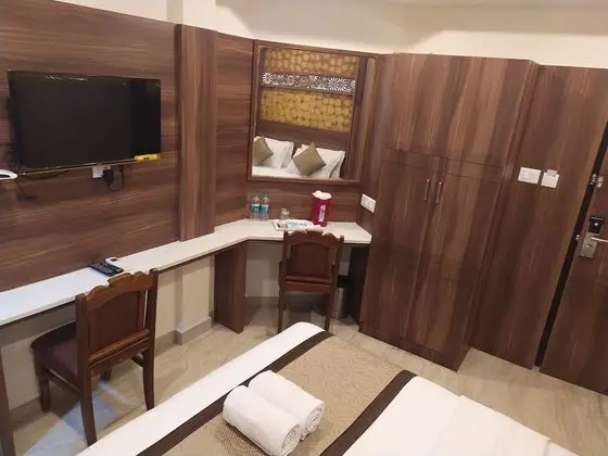 Standard Oda, 1 Büyük (Queen) Boy Yatak, Özel Banyo