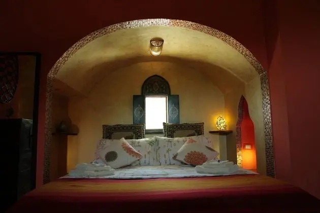 Dört Kişilik Oda, Sigara İçilmez, Şehir Manzaralı