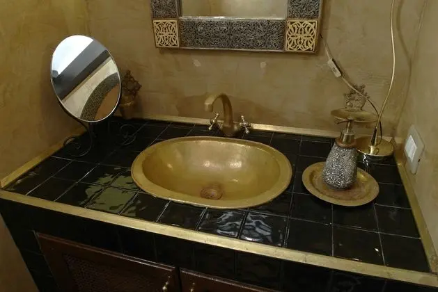 Dört Kişilik Oda, Sigara İçilmez, Şehir Manzaralı