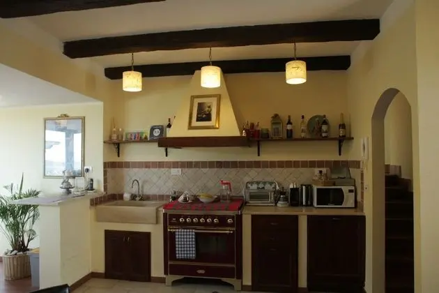 Dört Kişilik Oda, Sigara İçilmez, Şehir Manzaralı