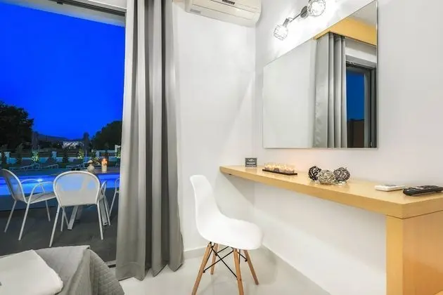 Deluxe Stüdyo, Havuz Manzaralı
