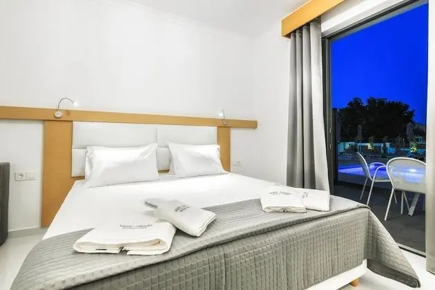 Deluxe Stüdyo, Havuz Manzaralı