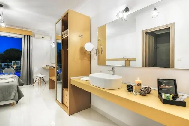 Deluxe Stüdyo, Havuz Manzaralı