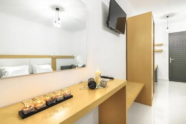 Stüdyo, Havuz Manzaralı