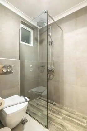 Stüdyo, Havuz Manzaralı