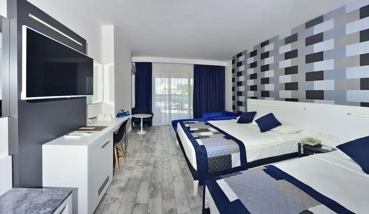 Superior Quadruple Sea View Room