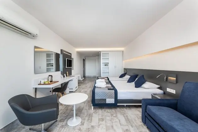 Superior Quadruple Sea View Room