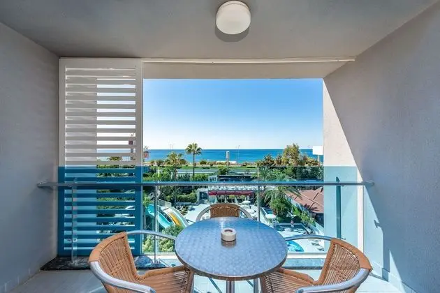 Superior Quadruple Sea View Room