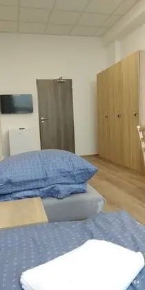 Üç Kişilik Oda, Avlu Manzaralı