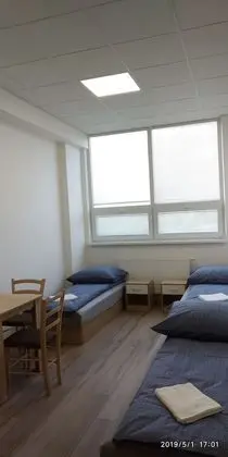 Üç Kişilik Oda, Avlu Manzaralı
