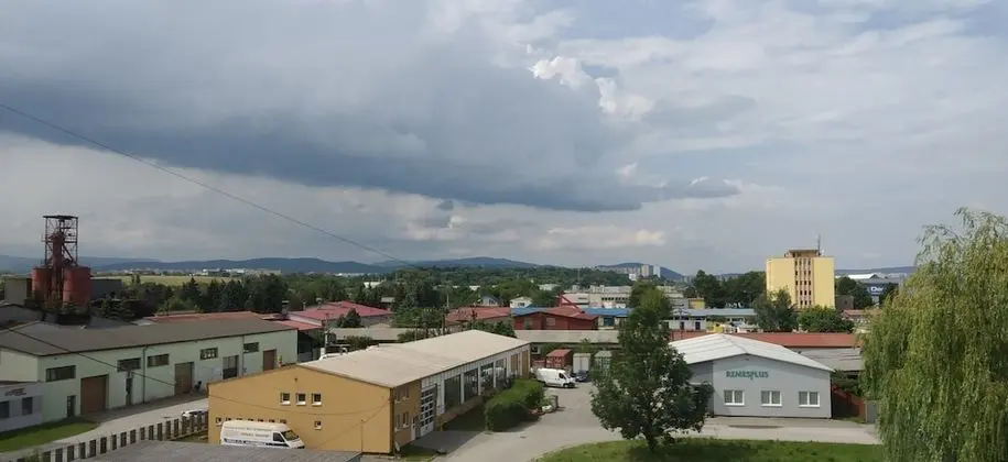 Üç Kişilik Oda, Avlu Manzaralı