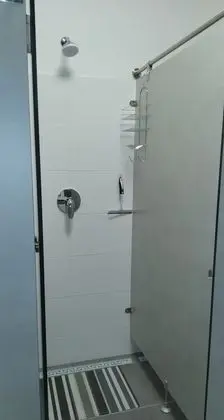 Üç Kişilik Oda, Avlu Manzaralı