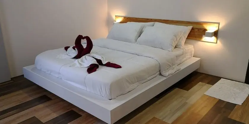 Superior Tek Büyük Yataklı Oda, Balkon, Kısmi Deniz Manzarası